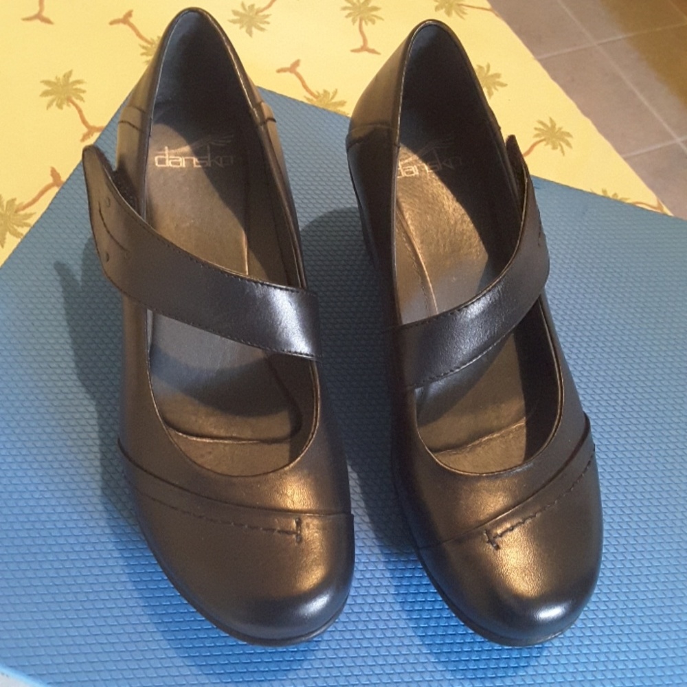 Dansko casual shoes